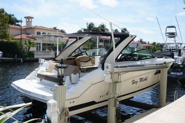 32' Cruisers Yachts 2015 Yacht For Sale